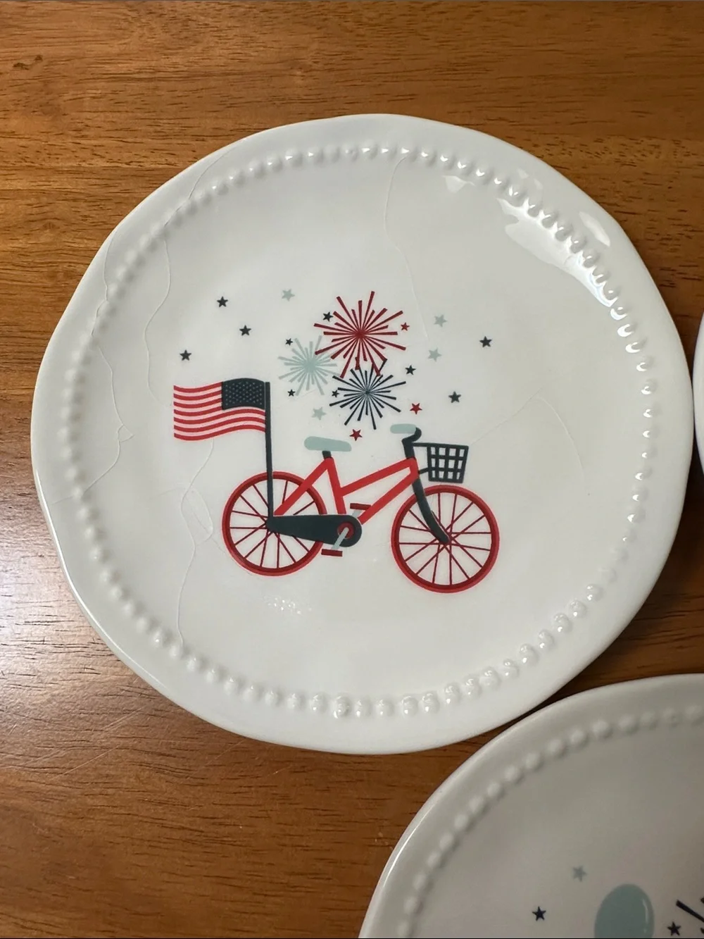 ENVOGUE home ceramic mini plate. White with patriotic bicycles. Fireworks, flags